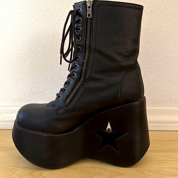 Demonia Dynamite vegan leather boots with star cut out in heel size 8 - Picture 3 of 10